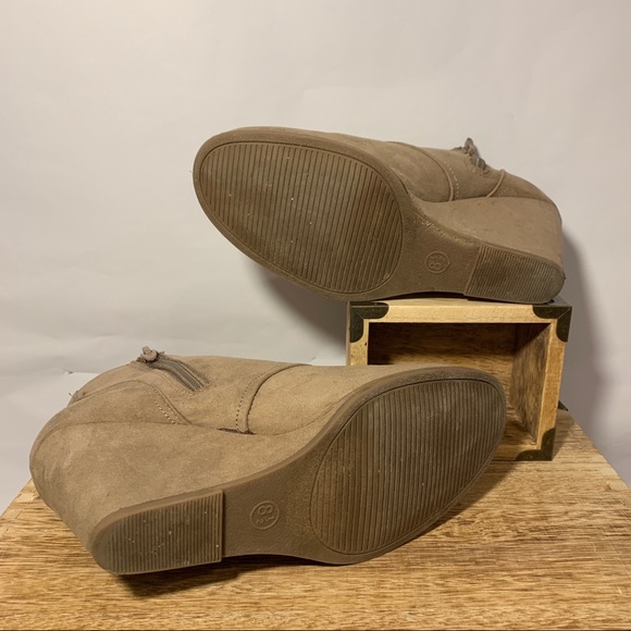 Universal Thread Bessie Taupe Bootie - Picture 10 of 11